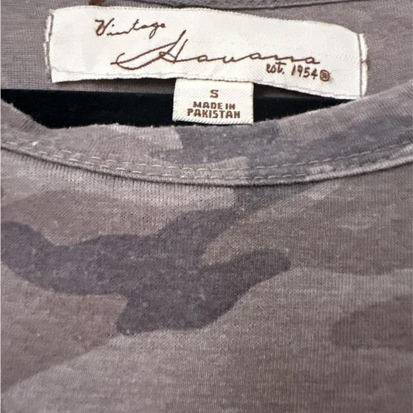 Vintage Havana Womens
Long Sleeves Tee size small - Picture 4 of 5